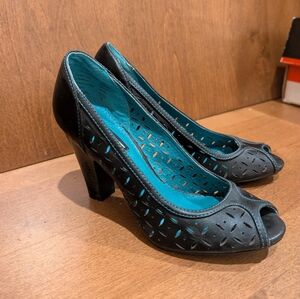 American eagle Heels Size 6